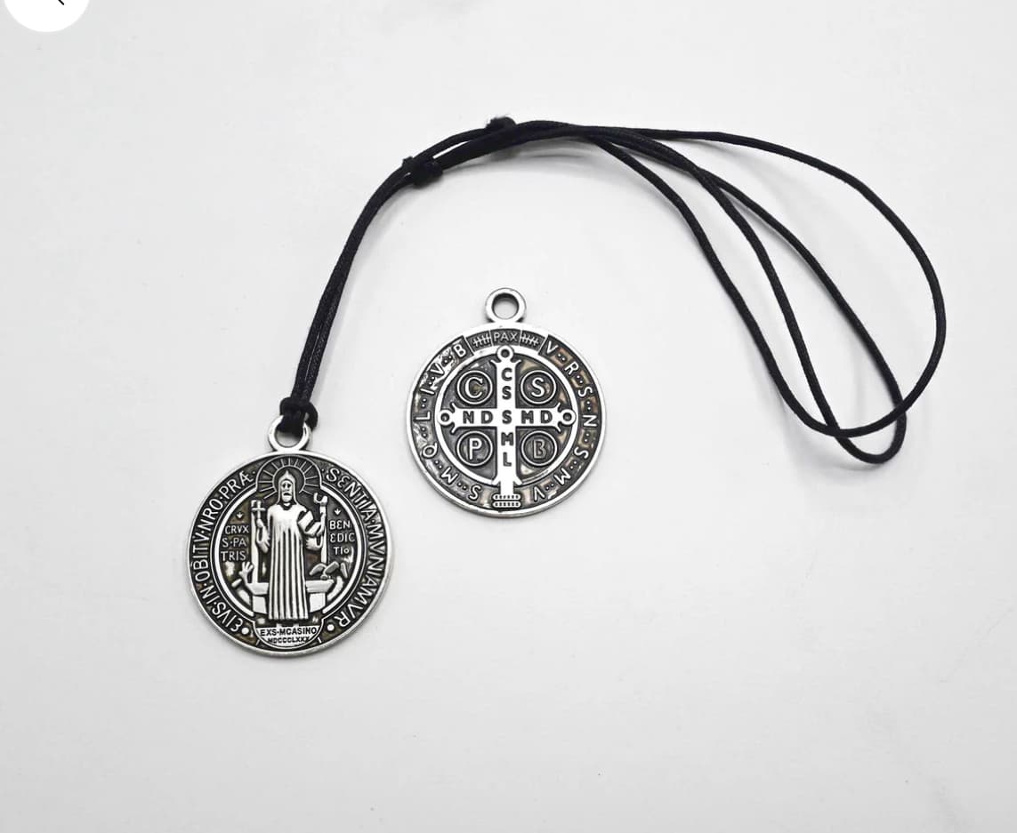 Medaljica sv.Benedikt – fotografija 1 od 4